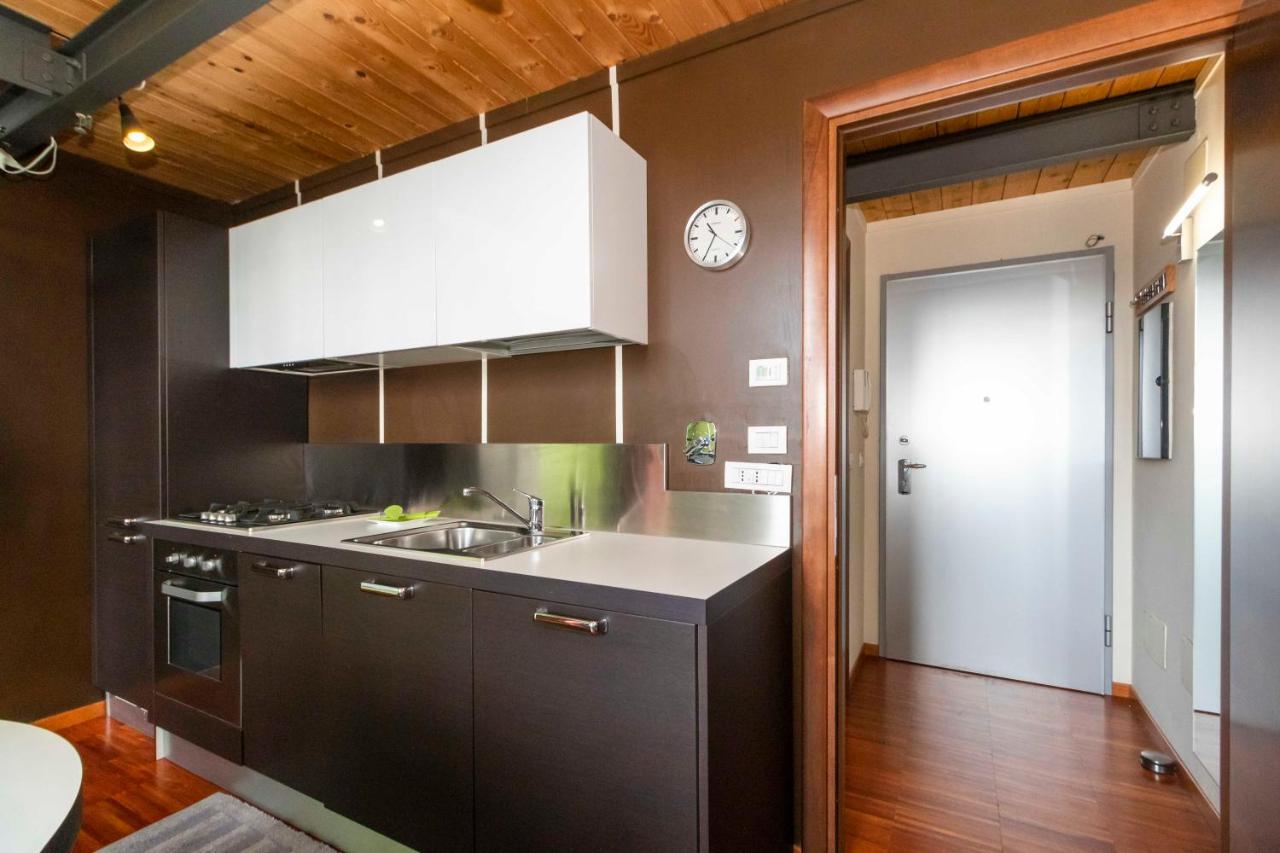 Dora Riverside Modern Apartment With Private Parking Turin Exterior photo